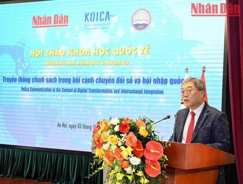 Cho Han-Deog, director nacional de Koica en Vietnam, interviene en la cita. Cho Han-Deog, director nacional de Koica en Vietnam, interviene en la cita.