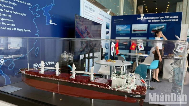 En VIMOX 2024 se exhiben maquinaria y equipos especializados, desde soluciones para automatizar procesos de producción hasta sistemas que ayudan a ahorrar energía y proteger el medio ambiente. En VIMOX 2024 se exhiben maquinaria y equipos especializados, desde soluciones para automatizar procesos de producción hasta sistemas que ayudan a ahorrar energía y proteger el medio ambiente.