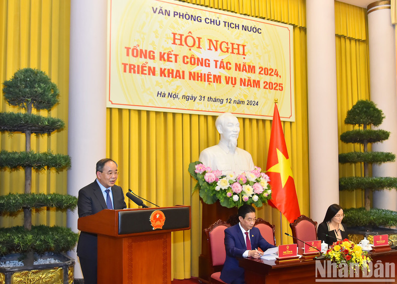 El jefe de la Oficina Presidencial, Le Khanh Hai, pronuncia el discurso inaugural de la conferencia. El jefe de la Oficina Presidencial, Le Khanh Hai, pronuncia el discurso inaugural de la conferencia.