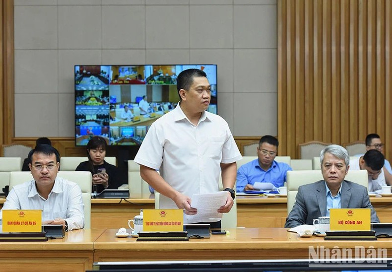Representante de la Corporación de Desarrollo de Autopistas de Vietnam en la reunión.