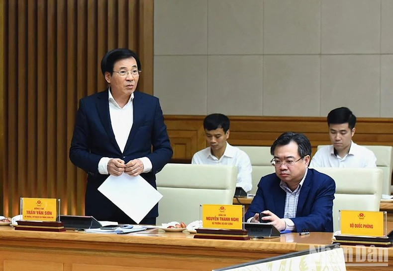 El ministro jefe de la Oficina del Gobierno, Tran Van Son.