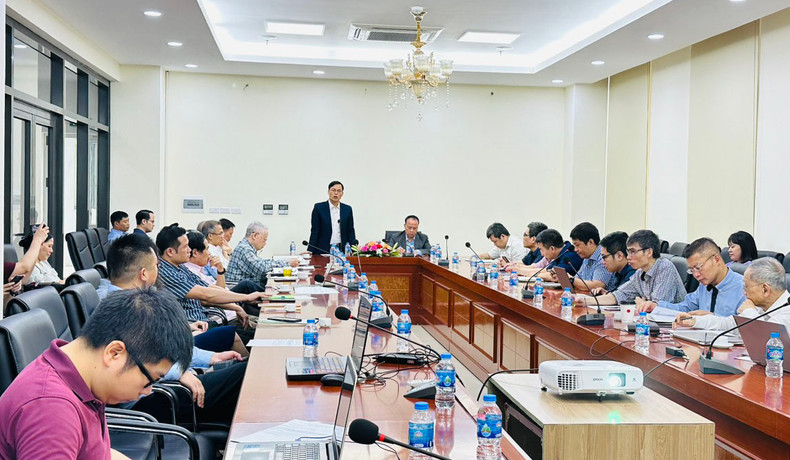 El doctor Nguyen Cao Duc, subjefe de Instituto de Estudios Americanos, habla en el debate. El doctor Nguyen Cao Duc, subjefe de Instituto de Estudios Americanos, habla en el debate.