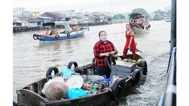 Actividades comerciales en el río. Actividades comerciales en el río.