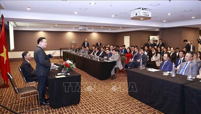 Dinh Hue habla en la cita. (Fotografía: VNA)