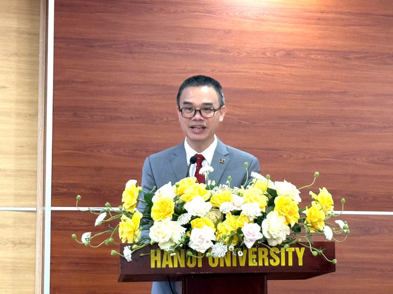 El profesor asociado y doctor Nguyen Van Trao, rector de la Universidad de Hanói, interviene en el encuentro. (Foto: Thanh Hang) El profesor asociado y doctor Nguyen Van Trao, rector de la Universidad de Hanói, interviene en el encuentro. (Foto: Thanh Hang)
