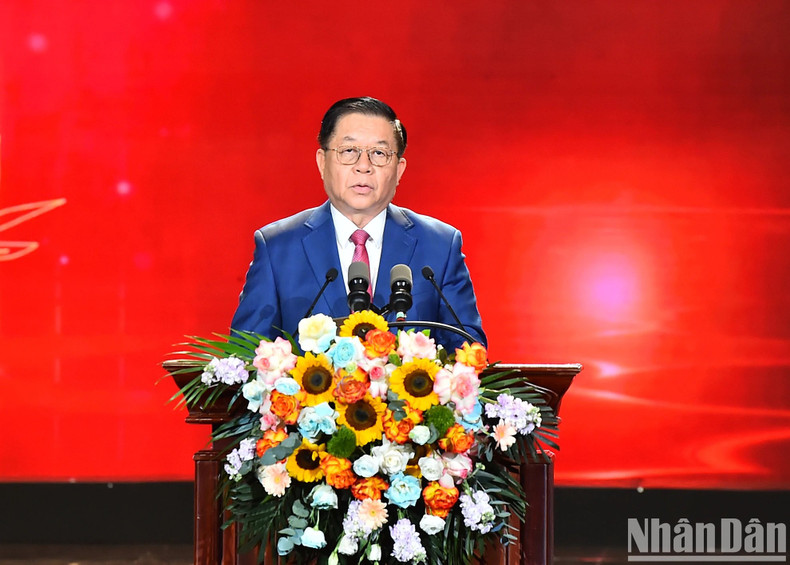 El jefe de la Comisión de Comunicación y Educación del CC del PCV, Nguyen Trong Nghia, interviene en el evento. El jefe de la Comisión de Comunicación y Educación del CC del PCV, Nguyen Trong Nghia, interviene en el evento.