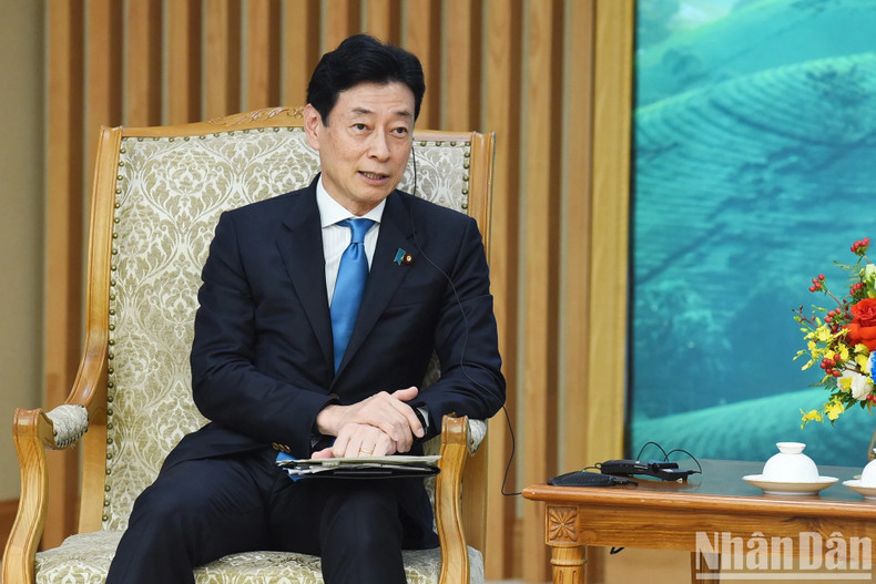 El ministro de Economía, Comercio e Industria de Japón, Nishimura Yasutoshi, habla en la reunión. El ministro de Economía, Comercio e Industria de Japón, Nishimura Yasutoshi, habla en la reunión.