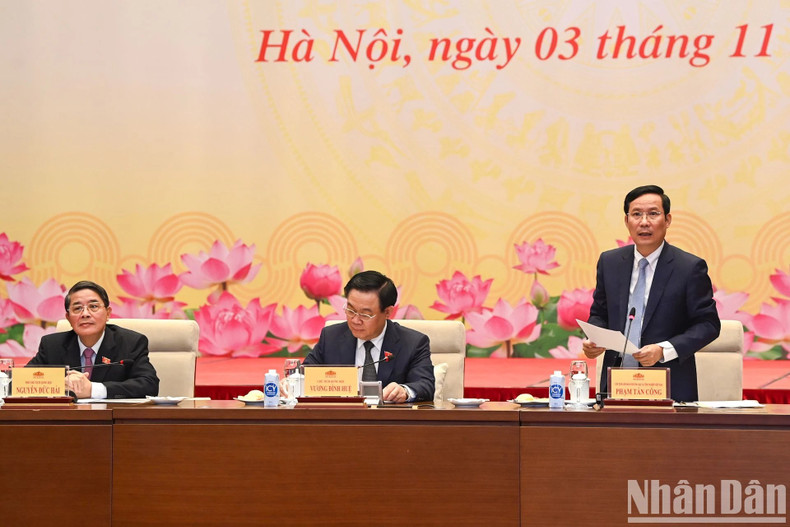 Presidente de la VCCI, Pham Tan Cong, habla en la reunión.