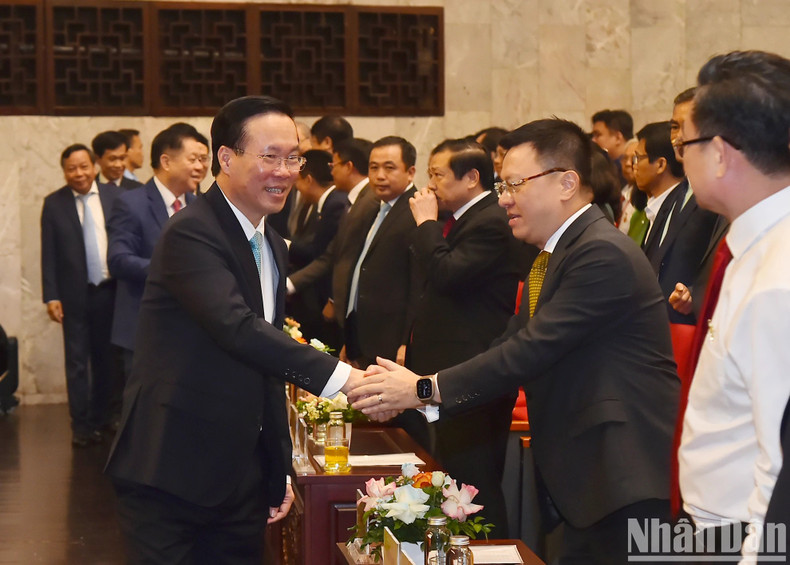 El presidente Vo Van Thuong y los delegados en el evento. El presidente Vo Van Thuong y los delegados en el evento.