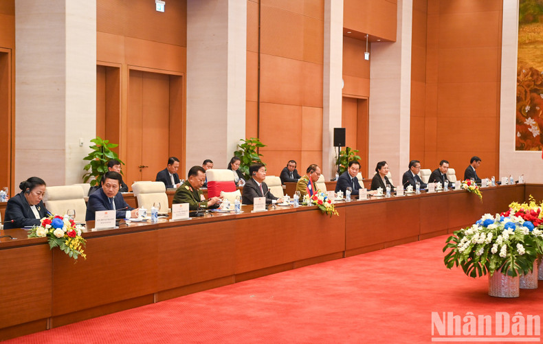 Thongloun Sisoulith y la delegación laosiana en el encuentro. Thongloun Sisoulith y la delegación laosiana en el encuentro.