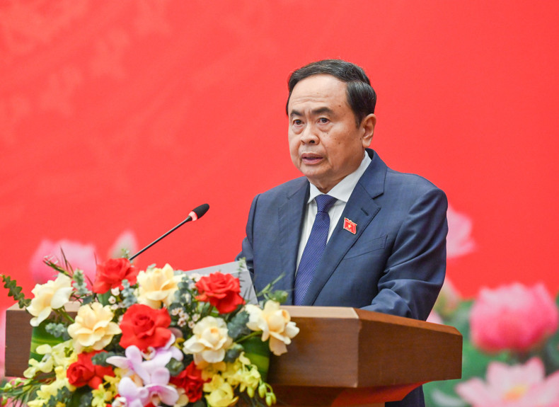 El secretario del Comité partidista de la ANV y presidente de este órgano, Tran Thanh Man, pronuncia el discurso de clausura. El secretario del Comité partidista de la ANV y presidente de este órgano, Tran Thanh Man, pronuncia el discurso de clausura.