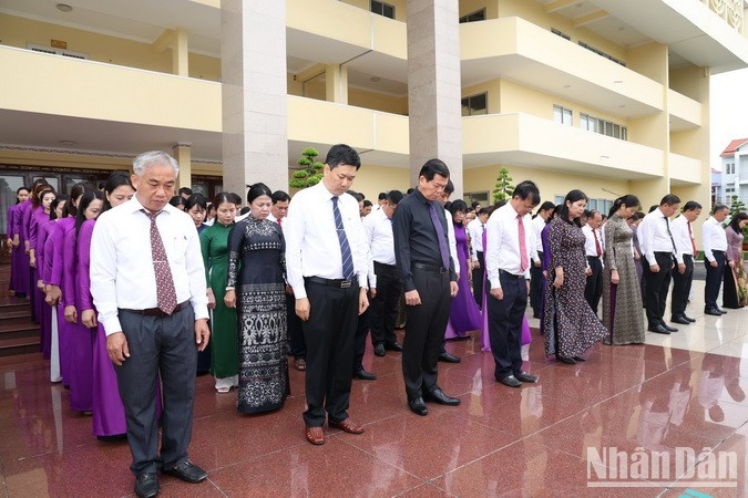 Se guarda un minuto de silencio en memoria del secretario general del PCV, Nguyen Phu Trong. Se guarda un minuto de silencio en memoria del secretario general del PCV, Nguyen Phu Trong.