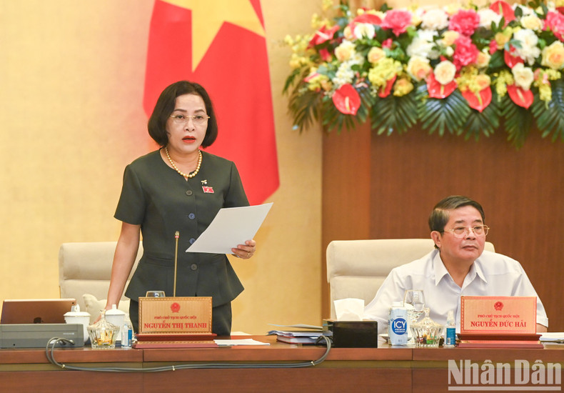 La vicepresidenta de la AN, Nguyen Thi Thanh, hace uso de la palabra en la reunión. La vicepresidenta de la AN, Nguyen Thi Thanh, hace uso de la palabra en la reunión.