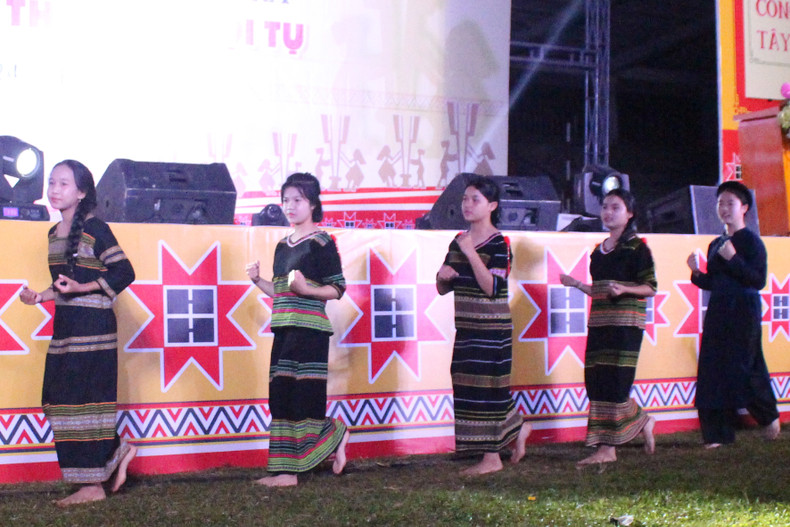 Jóvenes artesanos en el evento. (Foto: baolamdong.vn)