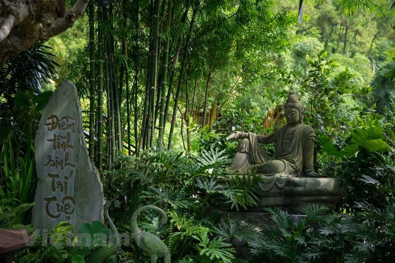 Al llegar aquí, los visitantes quedan "abrumados" por la hermosa y minuciosa arquitectura y el color verde de cientos de árboles. (Fotografía:/Vietnam+)