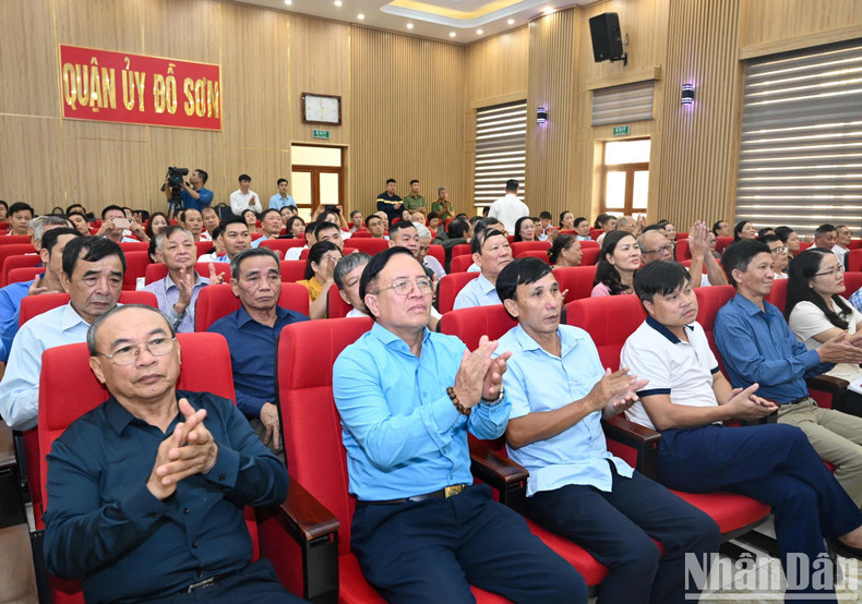 Los votantes del distrito de Do Son. Los votantes del distrito de Do Son.