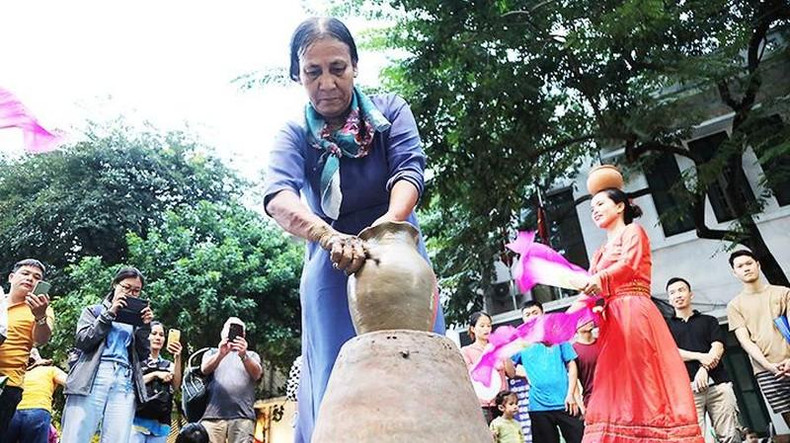 Presentación de la técnica de elaboración de cerámica Bau Truc.