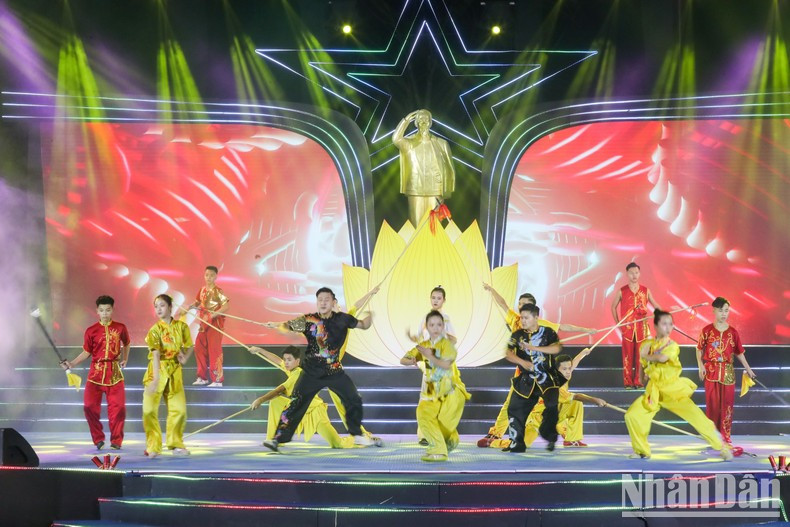 Actuación artística en el evento.