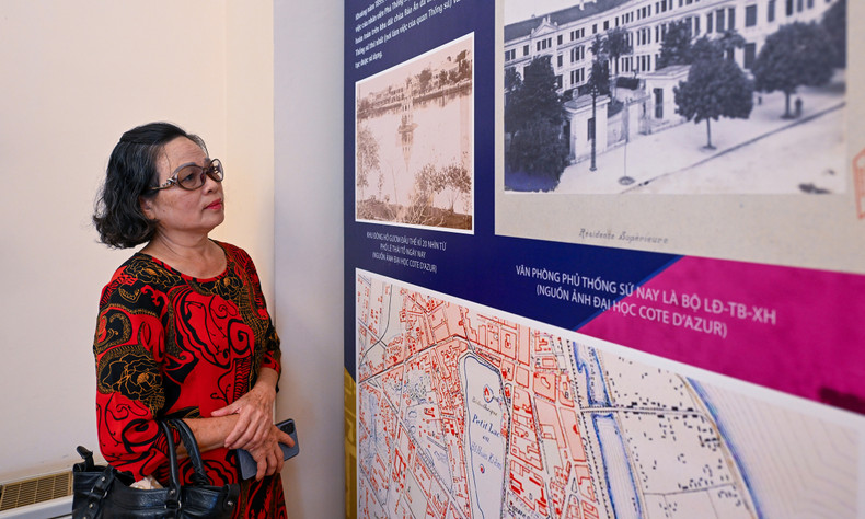 La señora Dang Thanh Ha, residente en el distrito de Ba Dinh, afirma que el Festival de Diseño Creativo ha permitido a la gente disfrutar de las obras icónicas de la capital (Foto: vnexpress.net). La señora Dang Thanh Ha, residente en el distrito de Ba Dinh, afirma que el Festival de Diseño Creativo ha permitido a la gente disfrutar de las obras icónicas de la capital (Foto: vnexpress.net).