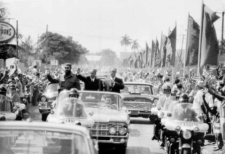 El Comandante en Jefe Fidel Castro y el pueblo cubano saludan al primer ministro vietnamita Pham Van Dong en La Habana, marzo de 1974. (Fotografía: VNA)