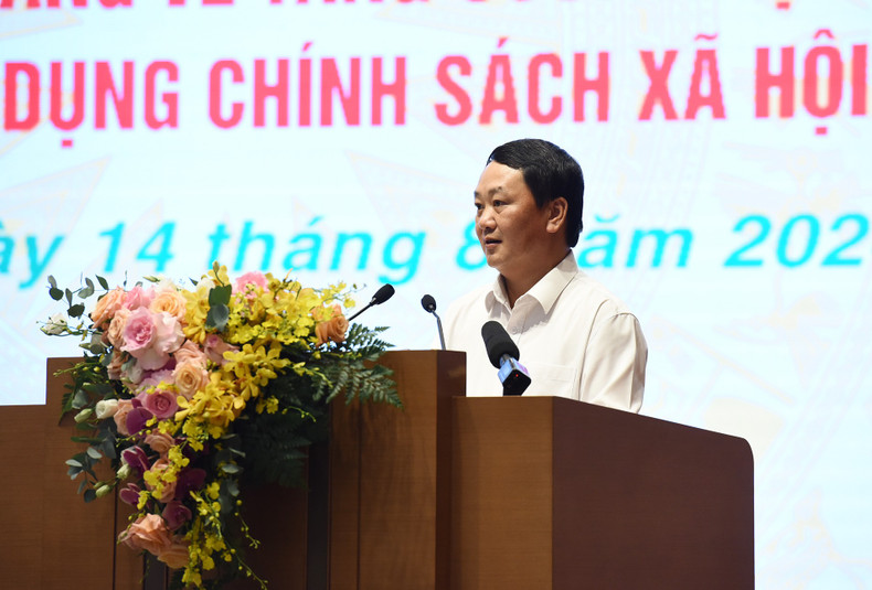 El ministro Hau A Lenh, jefe del Comité de Asuntos Étnicos del Gobierno, habla en el acto. El ministro Hau A Lenh, jefe del Comité de Asuntos Étnicos del Gobierno, habla en el acto.