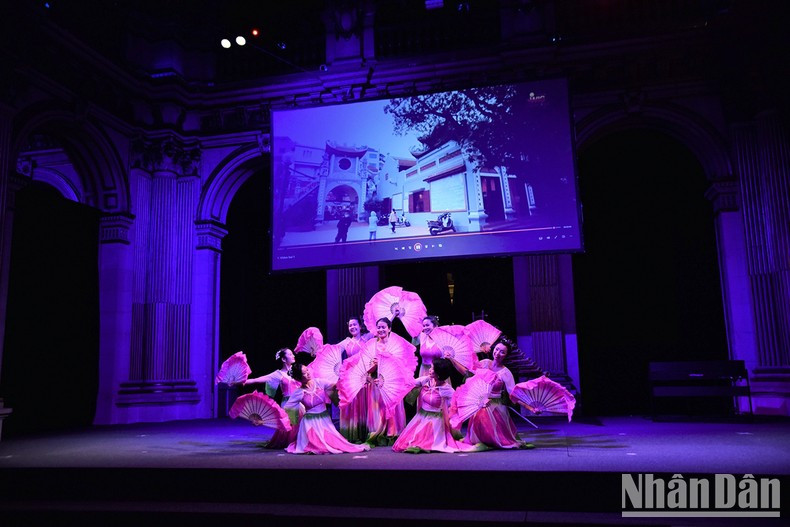 Actuación artística en el evento. Actuación artística en el evento.