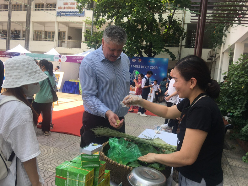 En el evento. (thoidai.com.vn) En el evento. (thoidai.com.vn)