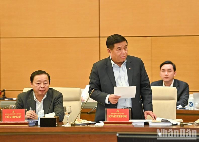 El ministro de Planificación e Inversiones, Nguyen Chi Dung, interviene en la reunión. El ministro de Planificación e Inversiones, Nguyen Chi Dung, interviene en la reunión.