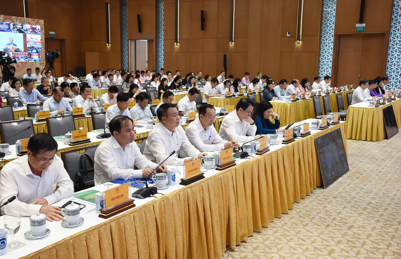 Asistentes a la conferencia. Asistentes a la conferencia.