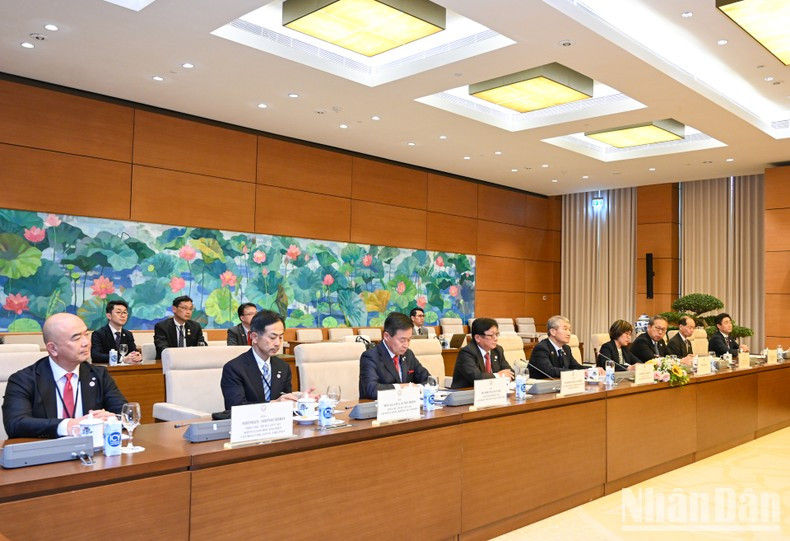 Dirigentes de Keidanren en la cita.