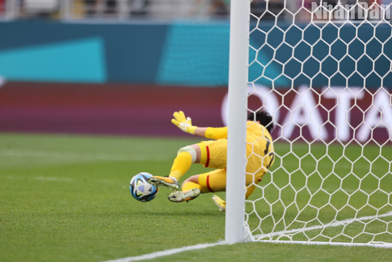 El equipo de Vlatko Andonovski dispuso de un penal en el minuto 40, pero la legendaria delantera Alex Morgan no acertó a batir a la guardameta Kim Thanh.