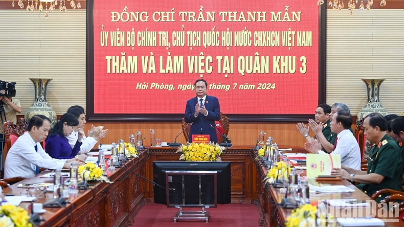 El máximo legislador preside la reunión.