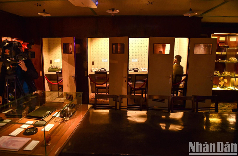 Búnker de mando T1, una reliquia revolucionaria particularmente importante en la Ciudadela Imperial de Thang Long y una evidencia de la tradición heroica de la capital a lo largo de miles de años de historia. Búnker de mando T1, una reliquia revolucionaria particularmente importante en la Ciudadela Imperial de Thang Long y una evidencia de la tradición heroica de la capital a lo largo de miles de años de historia.