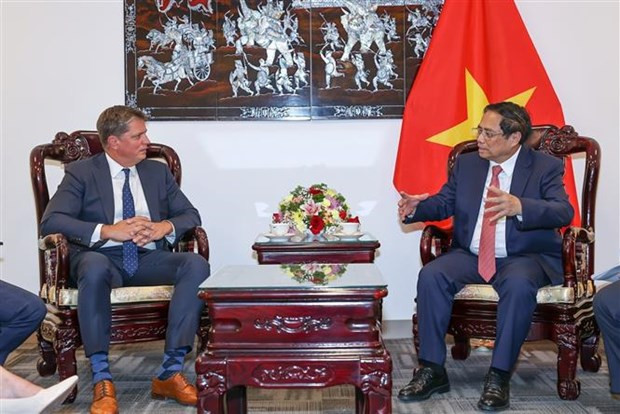 El primer ministro Pham Minh Chinh recibió a JTim Hughes, vicepresidente a cargo de Relaciones Gubernamentales y Negocios Globales de la empresa SapceX. (Foto:VNA) El primer ministro Pham Minh Chinh recibió a JTim Hughes, vicepresidente a cargo de Relaciones Gubernamentales y Negocios Globales de la empresa SapceX. (Foto:VNA)