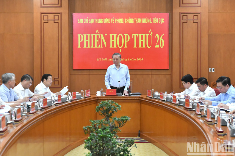 To Lam dirige la reunión.