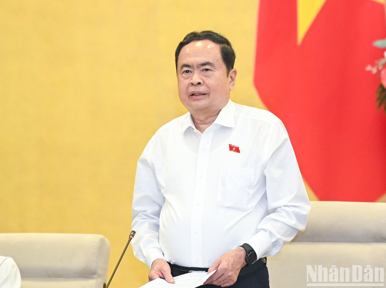 El presidente de la AN, Tran Thanh Man, pronuncia un discurso de apertura de la reunión. El presidente de la AN, Tran Thanh Man, pronuncia un discurso de apertura de la reunión.