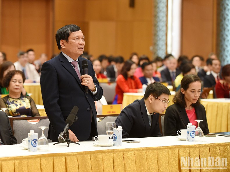 Nguyen Dinh Thang, vietnamita residente en la República Checa, habla en el encuentro. Nguyen Dinh Thang, vietnamita residente en la República Checa, habla en el encuentro.