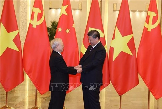 El secretario del Comité Central del Partido Comunista de Vietnam, Nguyen Phu Trong (en la izquierda) fue recibido por el máximo dirigente partidista y presidente de China, Xi Jinping, en Beijing, en 2022. (Foto: VNA)