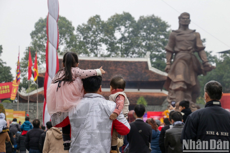El significado y los recuerdos de la victoria de Ngoc Hoi-Dong Da permanecerán para siempre en la mente de todos los vietnamitas. El significado y los recuerdos de la victoria de Ngoc Hoi-Dong Da permanecerán para siempre en la mente de todos los vietnamitas.