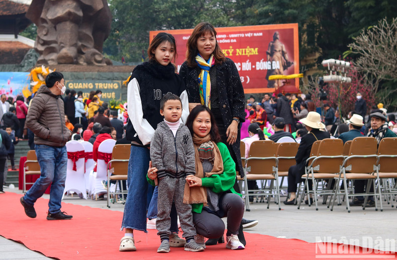 Las actividades del festival tienen lugar todo el quinto día del primer mes lunar. Las actividades del festival tienen lugar todo el quinto día del primer mes lunar.