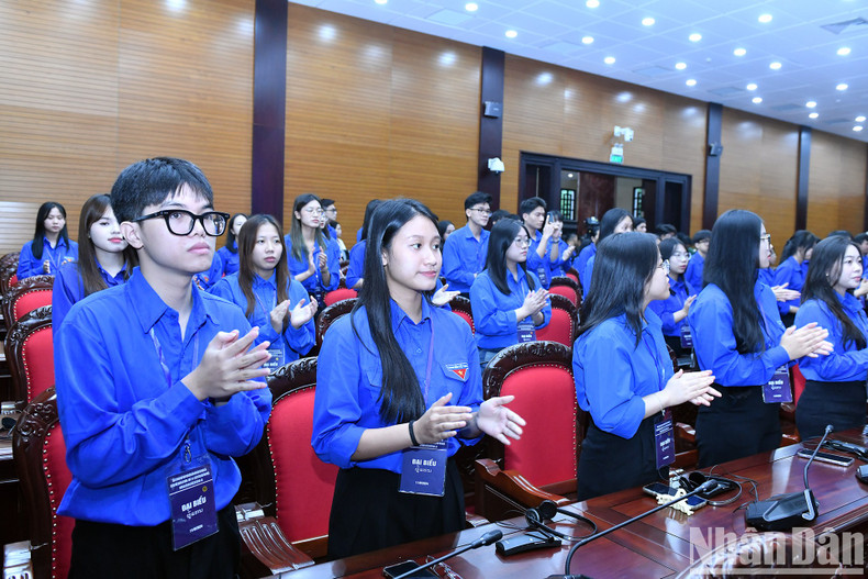 Representantes de la generación joven de Vietnam en el encuentro.