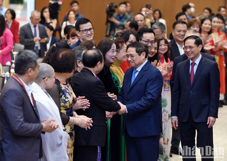 El primer ministro, Pham Minh Chinh, y los delegados en el encuentro. El primer ministro, Pham Minh Chinh, y los delegados en el encuentro.
