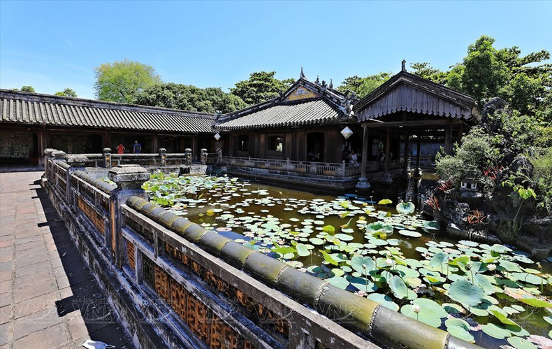 El templo Ta Truong Du está ubicado al este del área principal del Palacio Dien Tho, diseñada al estilo de la casa típica Ruong de Hue (casa con columnas). (Fuente:VNA) El templo Ta Truong Du está ubicado al este del área principal del Palacio Dien Tho, diseñada al estilo de la casa típica Ruong de Hue (casa con columnas). (Fuente:VNA)