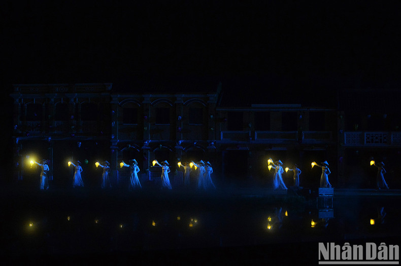 Una escena en la parte "Luces y mar" Una escena en la parte "Luces y mar"