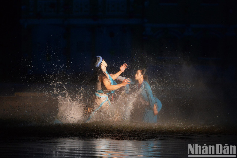 Una escena en la parte "Luces y mar" Una escena en la parte "Luces y mar"