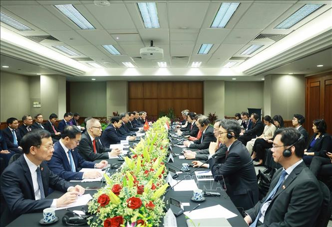 En las conversaciones. En las conversaciones.