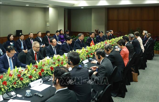En las conversaciones entre el secretario general del PCV, To Lam, y el primer ministro de Singapur y secretario general del gobernante Partido de Acción Popular (PAP), Lawrence Wong. (Foto: VNA) En las conversaciones entre el secretario general del PCV, To Lam, y el primer ministro de Singapur y secretario general del gobernante Partido de Acción Popular (PAP), Lawrence Wong. (Foto: VNA)