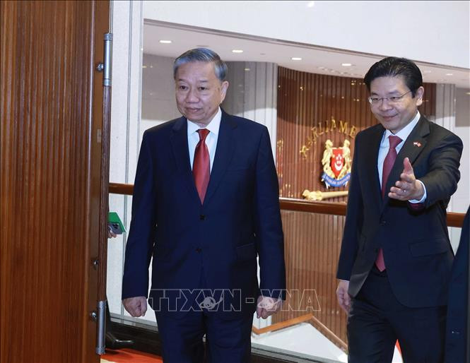 El secretario general del PCV, To Lam, y el primer ministro de Singapur y secretario general del gobernante Partido de Acción Popular (PAP), Lawrence Wong, mantienen conversaciones. (Foto: VNA) El secretario general del PCV, To Lam, y el primer ministro de Singapur y secretario general del gobernante Partido de Acción Popular (PAP), Lawrence Wong, mantienen conversaciones. (Foto: VNA)