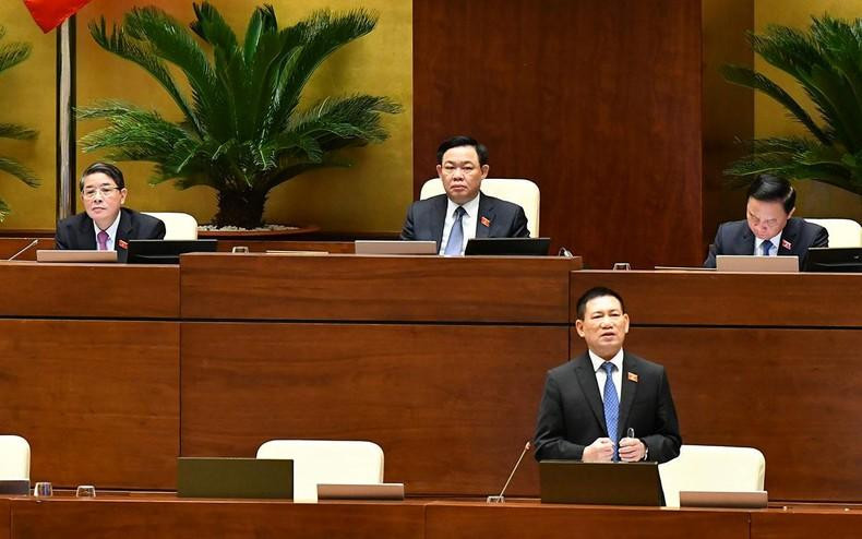 El ministro de Finanzas, Ho Duc Phoc, aclara algunos temas de interés de los diputados, incluidas las enmiendas a la Ley de Precios.