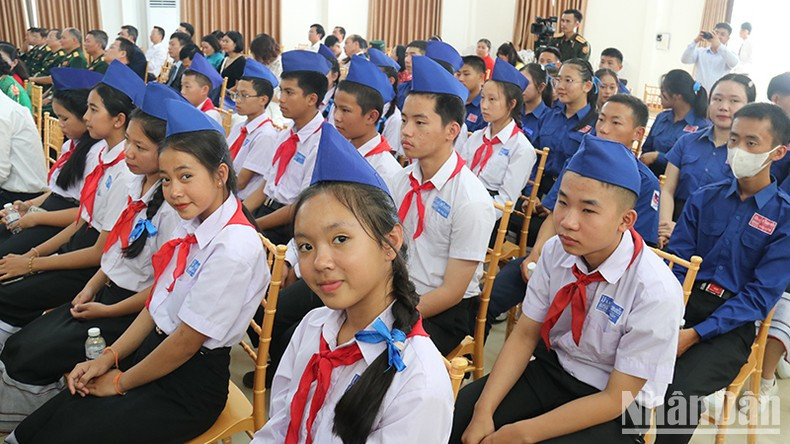 Alumnos asistentes al evento. Alumnos asistentes al evento.